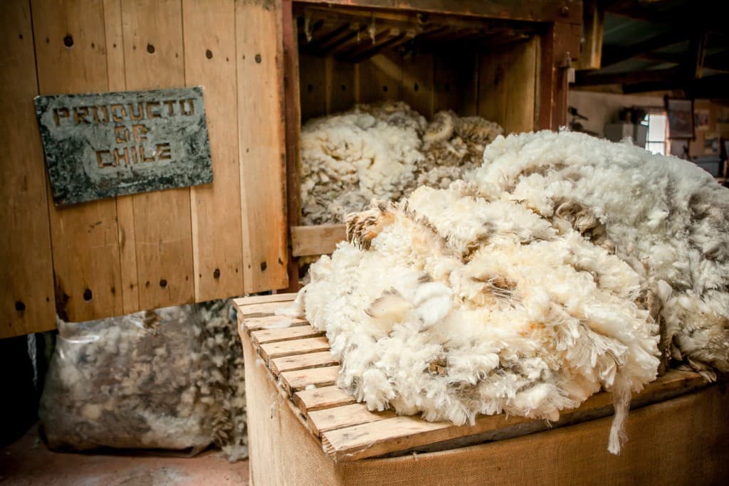 Lana sobre mesa de trabajo